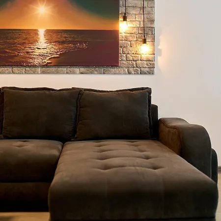 Silverbay - Pool And Apartment