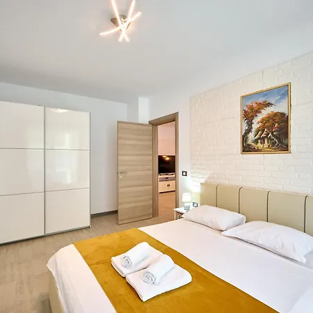 Silverbay - Pool And