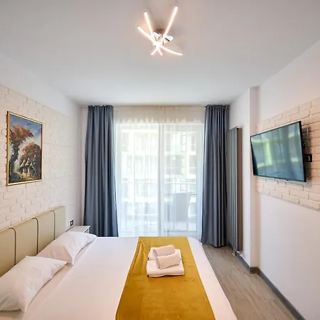 Silverbay - Pool And Spa Beach Resort Apartment Navodari